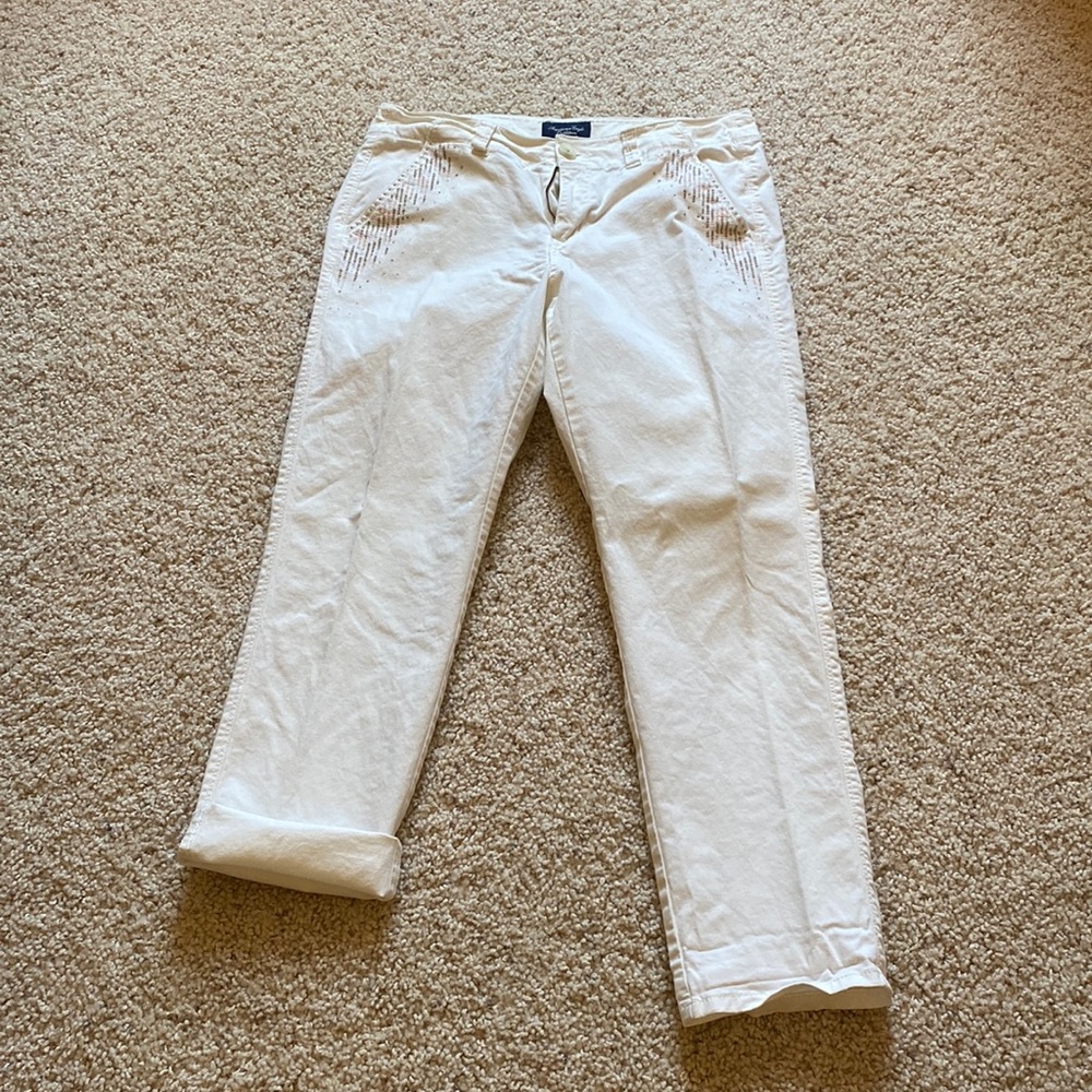 American Eagle Off white pants/capris. Size 10